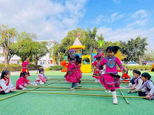 幼儿园竹竿舞视频,幼儿园孩子们的欢乐时光